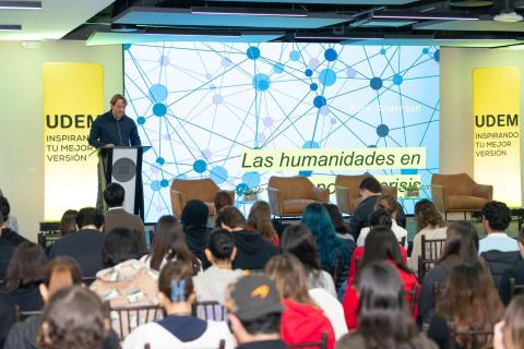 Prof. Mark Anderson Speaks to Audience in Monterrey, Mexico